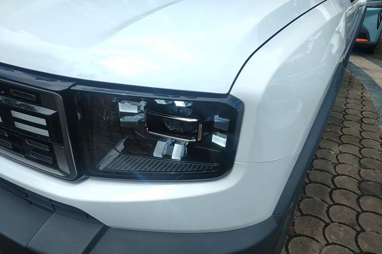 Used JETOUR Shanhai T1 2025 150 km Heading South Left Front Headlight