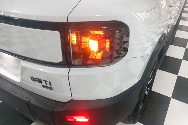 Used JETOUR Shanhai T1 2025 150 km Heading South Right Rear Taillight