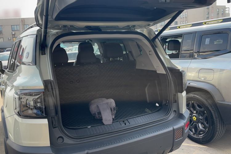 Used JETOUR Shanhai T1 2025 150 km Heading South Trunk