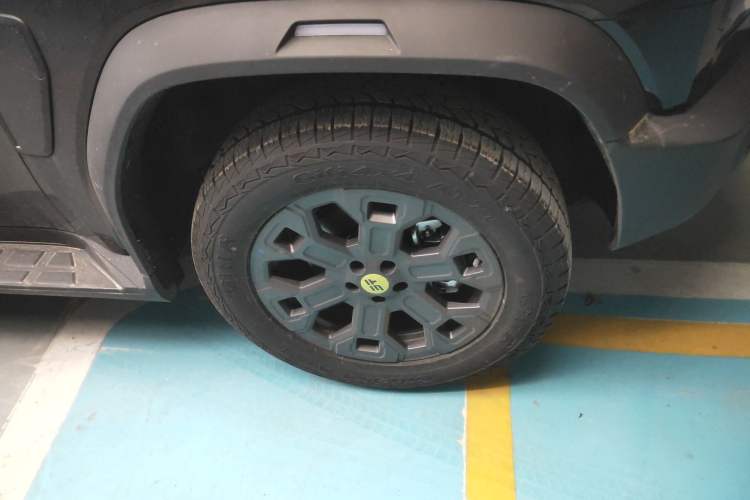Used JETOUR Shanhai Traveler C-DM 2025 C-DM 206KM All-Wheel-Drive Wilderness Edition Right Front Wheel Hub