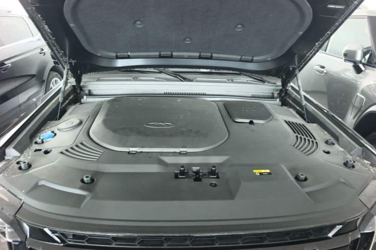 Used JETOUR Shanhai Traveler C-DM 2024 C-DM 208KM Mountain & Wilderness Edition Engine Bay