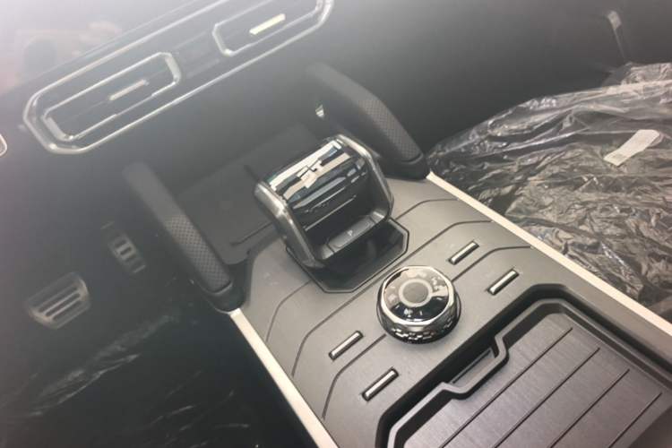 Used JETOUR Shanhai Traveler C-DM 2024 C-DM 208KM Mountain & Wilderness Edition Gear Lever