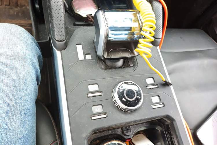 Used JETOUR Shanhai Traveler C-DM 2024 C-DM 208KM Mountain & Wilderness Edition Gear Lever