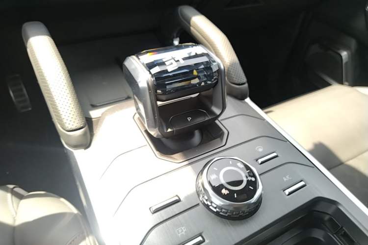 Used JETOUR Shanhai Traveler C-DM 2024 C-DM 208KM Mountain & Wilderness Edition Gear Lever