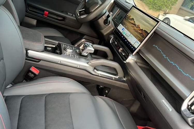 Used JETOUR Shanhai Traveler C-DM 2024 C-DM 206KM Four-Wheel Drive Wilderness Edition Interior 2