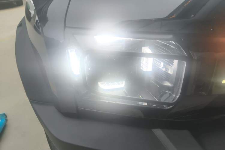 Used JETOUR Shanhai Traveler C-DM 2024 C-DM 208KM Mountain & Wilderness Edition Right Front Headlight