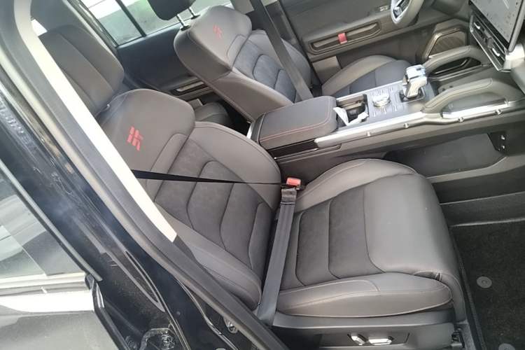 Used JETOUR Shanhai Traveler C-DM 2024 C-DM 206KM Four-Wheel Drive Wilderness Edition Right Front Seat