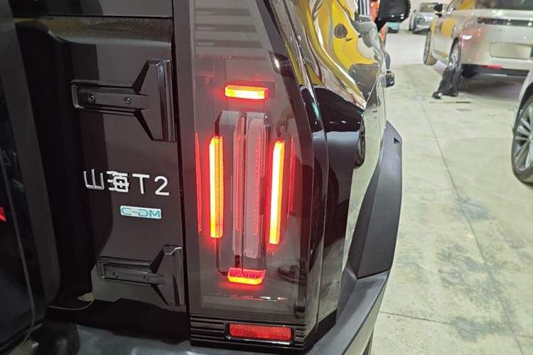 Used JETOUR Shanhai Traveler C-DM 2024 C-DM 129KM Linye Edition Right Rear Taillight