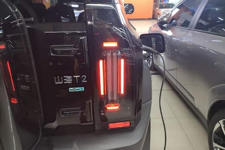 Used JETOUR Shanhai Traveler C-DM 2024 C-DM 208KM Mountain & Wilderness Edition Right Rear Taillight