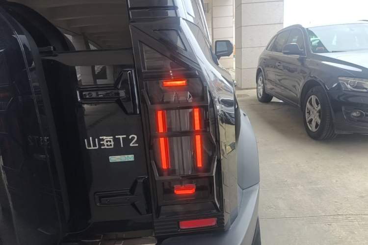 Used JETOUR Shanhai Traveler C-DM 2024 C-DM 208KM Mountain & Wilderness Edition Right Rear Taillight