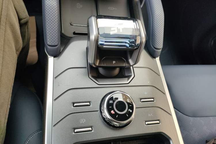 Used JETOUR Shanhai Traveler C-DM 2024 C-DM 208KM Mountain & Wilderness Edition Gear Lever