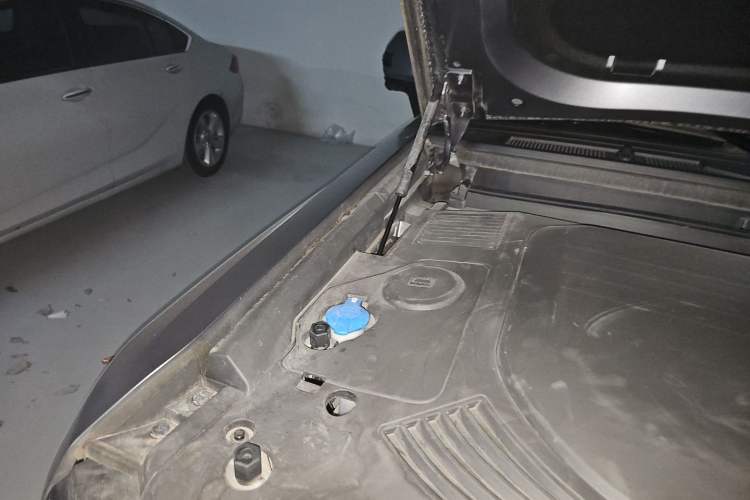 Used JETOUR Shanhai Traveler C-DM 2024 C-DM 208KM Mountain & Wilderness Edition Engine Bay Right