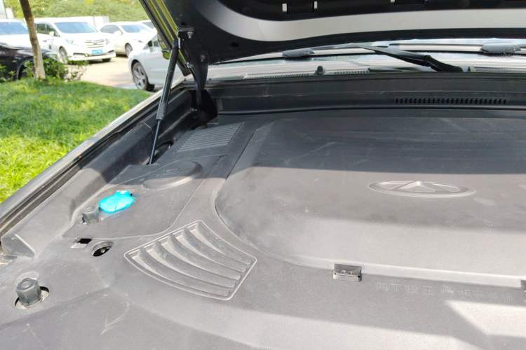 Used JETOUR Shanhai Traveler C-DM 2024 C-DM 208KM Mountain & Wilderness Edition Engine Bay Right
