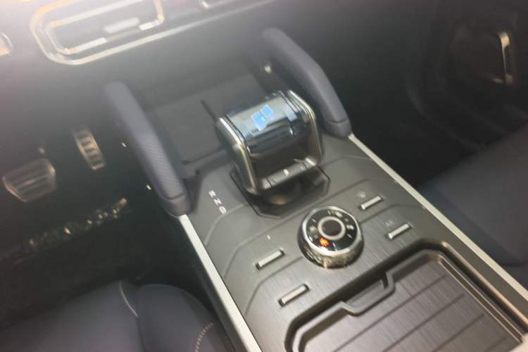 Used JETOUR Shanhai Traveler C-DM 2024 C-DM 208KM Mountain & Wilderness Edition Gear Lever