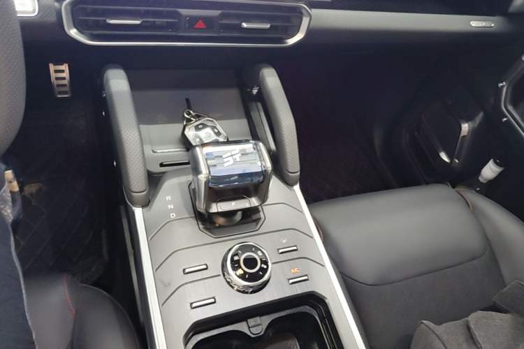 Used JETOUR Shanhai Traveler C-DM 2024 C-DM 208KM Mountain & Wilderness Edition Gear Lever
