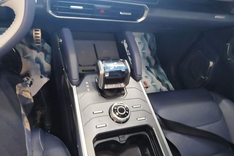Used JETOUR Shanhai Traveler C-DM 2024 C-DM 208KM Mountain & Wilderness Edition Gear Lever