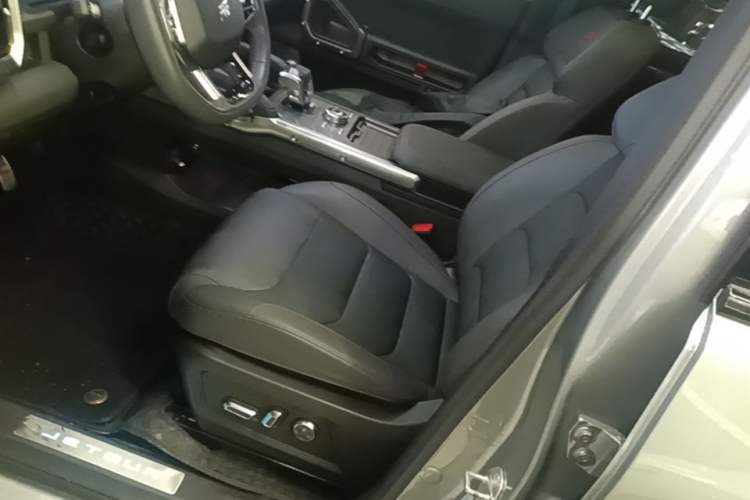 Used JETOUR Shanhai Traveler C-DM 2024 C-DM 208KM Mountain & Wilderness Edition Left Front Seat