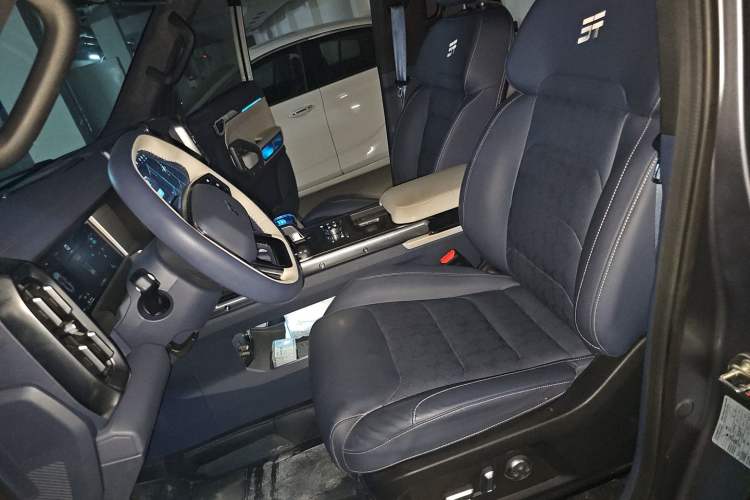 Used JETOUR Shanhai Traveler C-DM 2024 C-DM 208KM Mountain & Wilderness Edition Left Front Seat