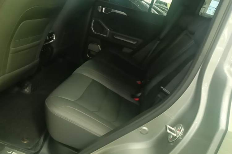 Used JETOUR Shanhai Traveler C-DM 2024 C-DM 208KM Mountain & Wilderness Edition Left Rear Seat