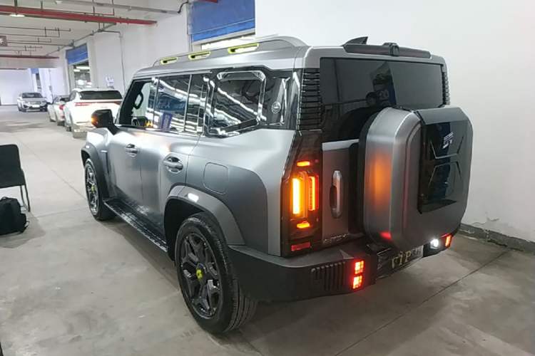 Used JETOUR Shanhai Traveler C-DM 2024 C-DM 208KM Mountain & Wilderness Edition Rear Left 45 Deg