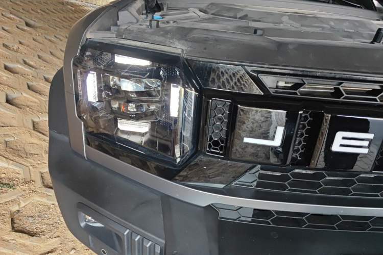 Used JETOUR Shanhai Traveler C-DM 2024 C-DM 208KM Mountain & Wilderness Edition Right Front Headlight