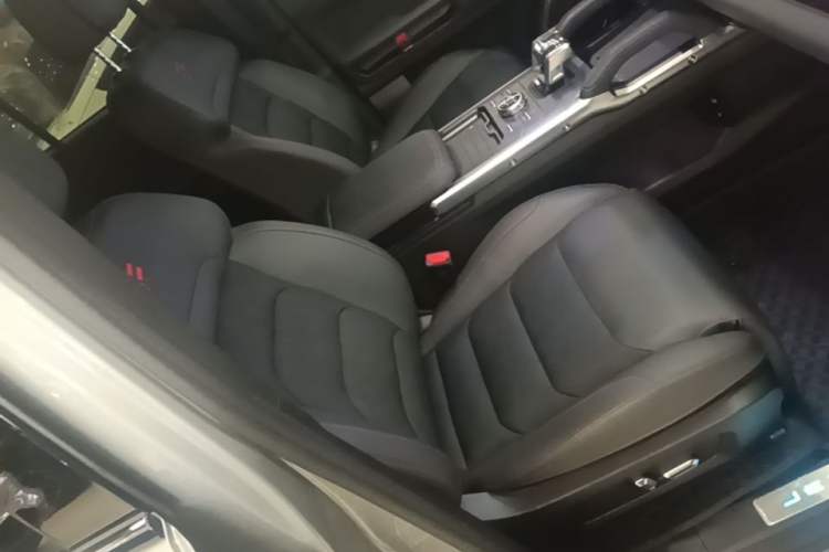 Used JETOUR Shanhai Traveler C-DM 2024 C-DM 208KM Mountain & Wilderness Edition Right Front Seat