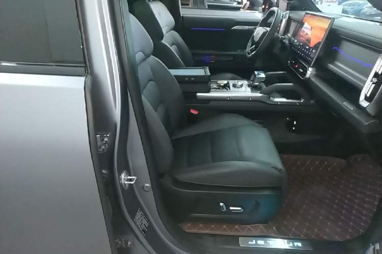Used JETOUR Shanhai Traveler C-DM 2024 C-DM 208KM Mountain & Wilderness Edition Right Front Seat