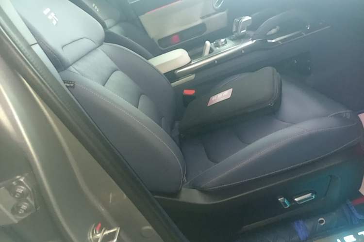 Used JETOUR Shanhai Traveler C-DM 2024 C-DM 208KM Mountain & Wilderness Edition Right Front Seat