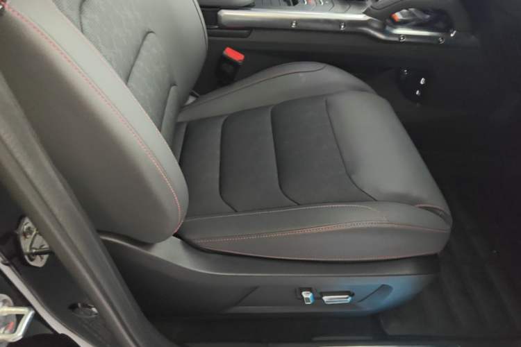 Used JETOUR Shanhai Traveler C-DM 2024 C-DM 208KM Mountain & Wilderness Edition Right Front Seat