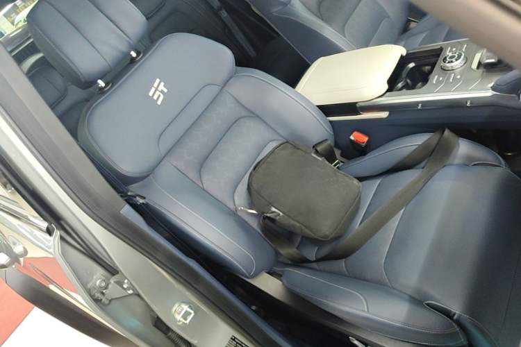 Used JETOUR Shanhai Traveler C-DM 2024 C-DM 208KM Mountain & Wilderness Edition Right Front Seat