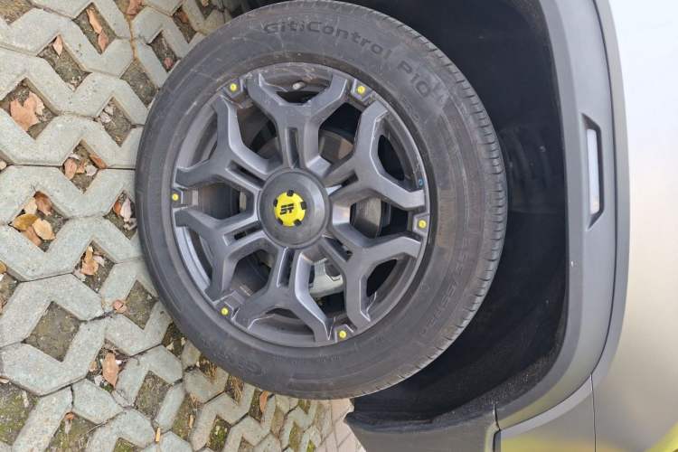 Used JETOUR Shanhai Traveler C-DM 2024 C-DM 208KM Mountain & Wilderness Edition Right Front Wheel Hub