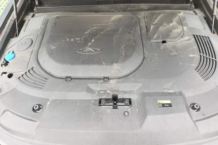 Used JETOUR Shanhai Traveler C-DM 2024 C-DM 206KM Four-Wheel Drive Wilderness Edition Engine Bay