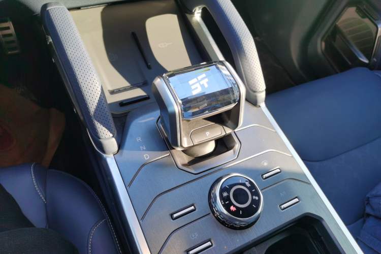 Used JETOUR Shanhai Traveler C-DM 2024 C-DM 208KM Mountain & Wilderness Edition Gear Lever