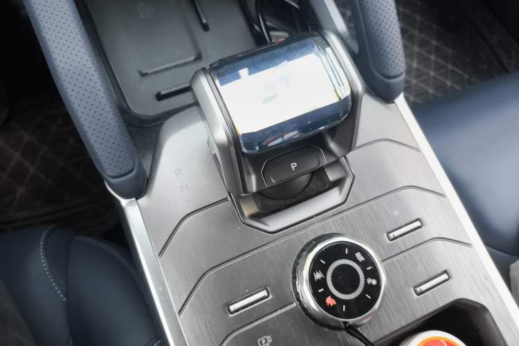 Used JETOUR Shanhai Traveler C-DM 2024 C-DM 208KM Mountain & Wilderness Edition Gear Lever