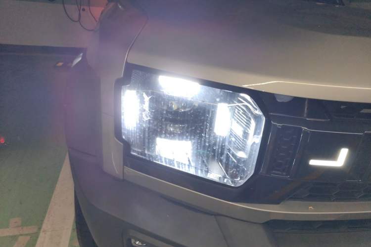 Used JETOUR Shanhai Traveler C-DM 2024 C-DM 208KM Mountain & Wilderness Edition Right Front Headlight