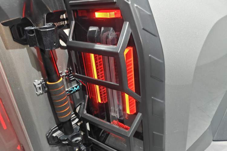 Used JETOUR Shanhai Traveler C-DM 2024 C-DM 208KM Mountain & Wilderness Edition Right Rear Taillight