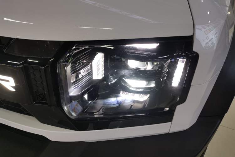 Used JETOUR Shanhai Traveler C-DM 2024 C-DM 206KM Four-Wheel Drive Wilderness Edition Left Front Headlight