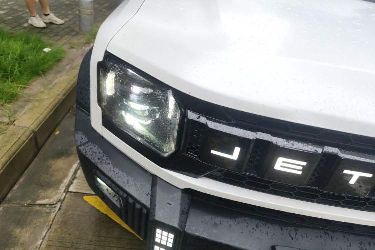 Used JETOUR Shanhai Traveler C-DM 2024 C-DM 208KM Mountain & Wilderness Edition Right Front Headlight