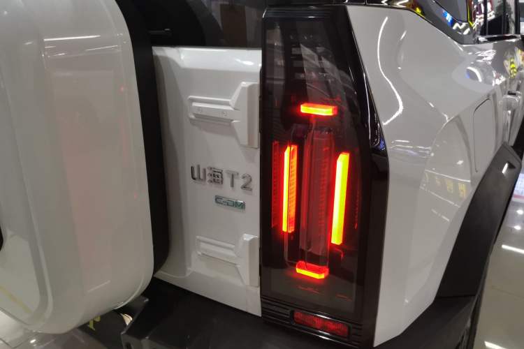 Used JETOUR Shanhai Traveler C-DM 2024 C-DM 206KM Four-Wheel Drive Wilderness Edition Right Rear Taillight