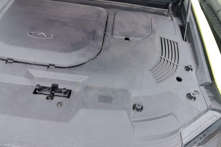 Used JETOUR Shanhai Traveler C-DM 2024 C-DM 208KM Mountain & Wilderness Edition Engine Bay Left