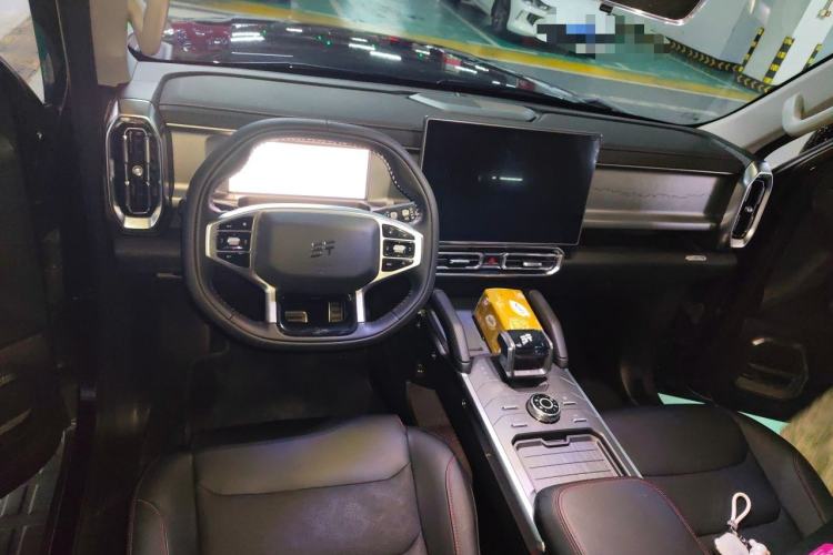 Used JETOUR Shanhai Traveler C-DM 2025 Model C-DM 208KM Wilderness Edition Center Console