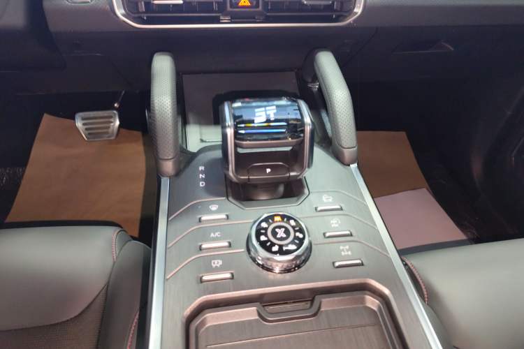 Used JETOUR Shanhai Traveler C-DM 2025 C-DM 206KM All-Wheel-Drive Wilderness Edition Gear Lever