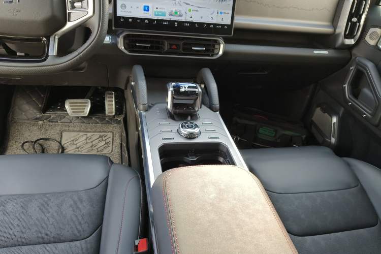 Used JETOUR Shanhai Traveler C-DM 2025 C-DM 206KM All-Wheel-Drive Wilderness Edition Gear Lever