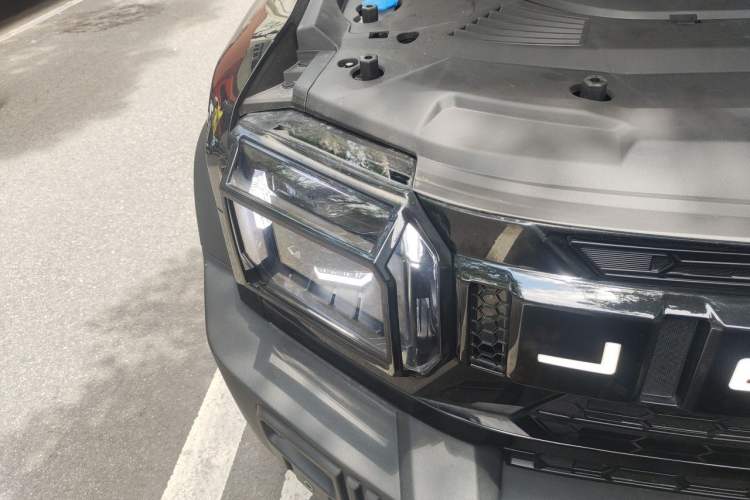 Used JETOUR Shanhai Traveler C-DM 2025 Model C-DM 208KM Wilderness Edition Right Front Headlight