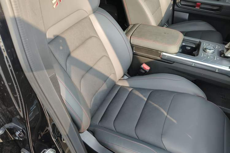 Used JETOUR Shanhai Traveler C-DM 2025 C-DM 206KM All-Wheel-Drive Wilderness Edition Right Front Seat