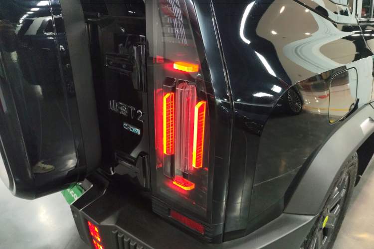 Used JETOUR Shanhai Traveler C-DM 2025 C-DM 206KM All-Wheel-Drive Wilderness Edition Right Rear Taillight