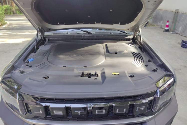 Used JETOUR Shanhai Traveler C-DM 2025 206km XWD Extended-Length 7-Seater Engine Bay