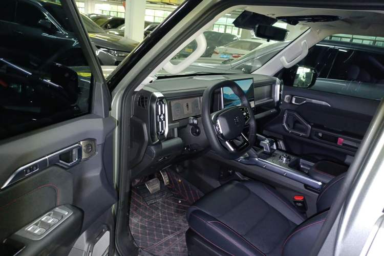 Used JETOUR Shanhai Traveler C-DM 2025 120km Discovery Extended Version 7 Seats Interior 3