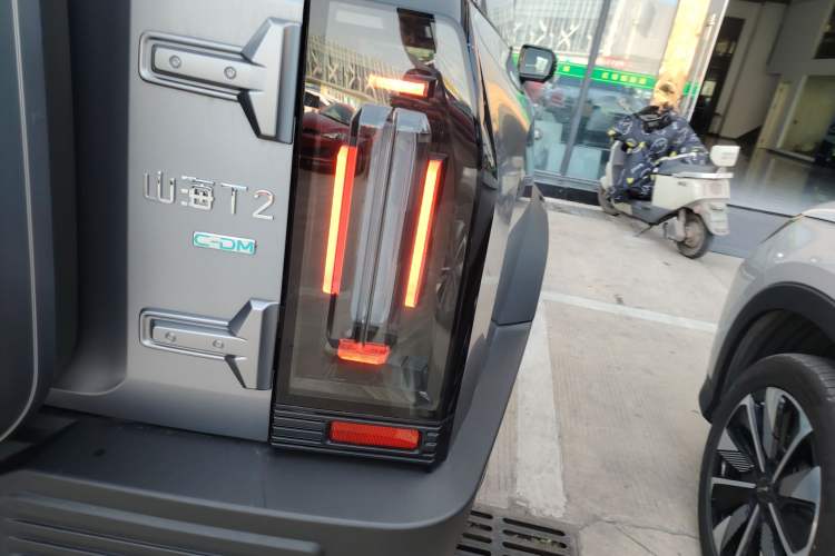 Used JETOUR Shanhai Traveler C-DM 2025 120km Discovery Extended Version 7 Seats Right Rear Taillight