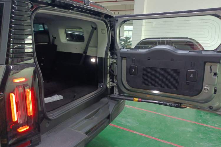 Used JETOUR Shanhai Traveler C-DM 2025 120km Discovery Extended Version 7 Seats Trunk